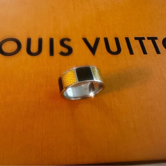 Authentic LOUIS VUITTON DAMIER RING - Picture 2 of 8